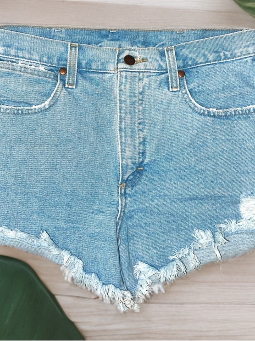 Wrangler High Rise Distressed Blue Denim Shorts Fits Size 11 - Picture 2 of 6